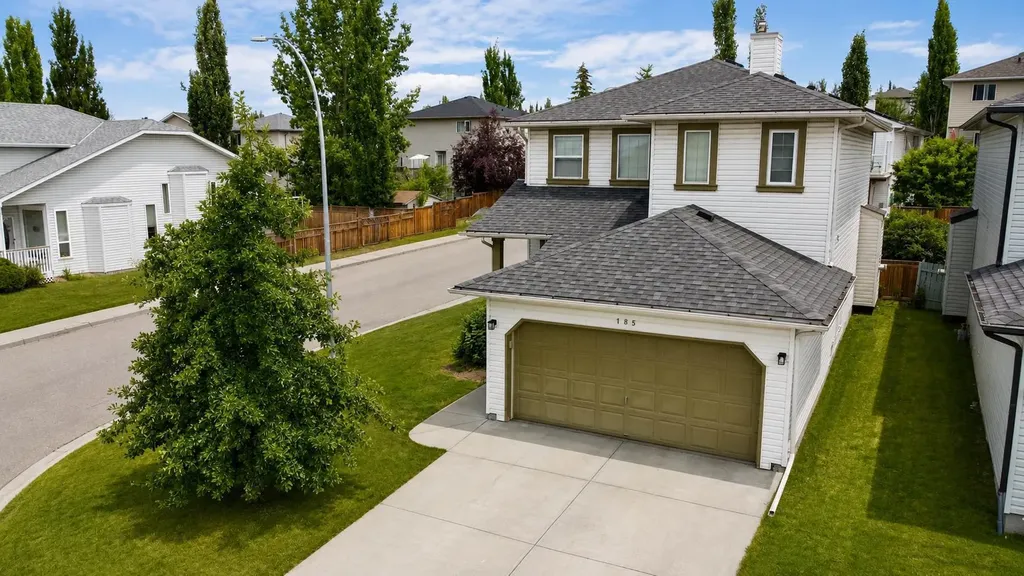185 Tuscarora Close NW Calgary AB T3L 2E3