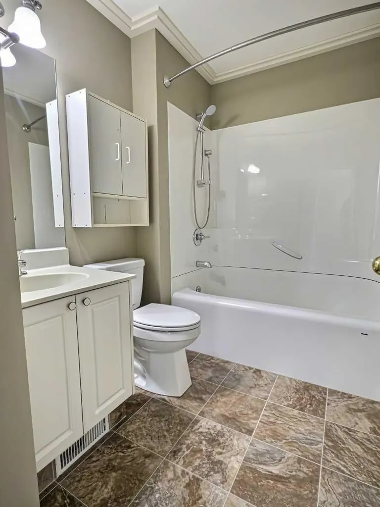 185 Tuscarora Close NW Calgary AB T3L 2E3