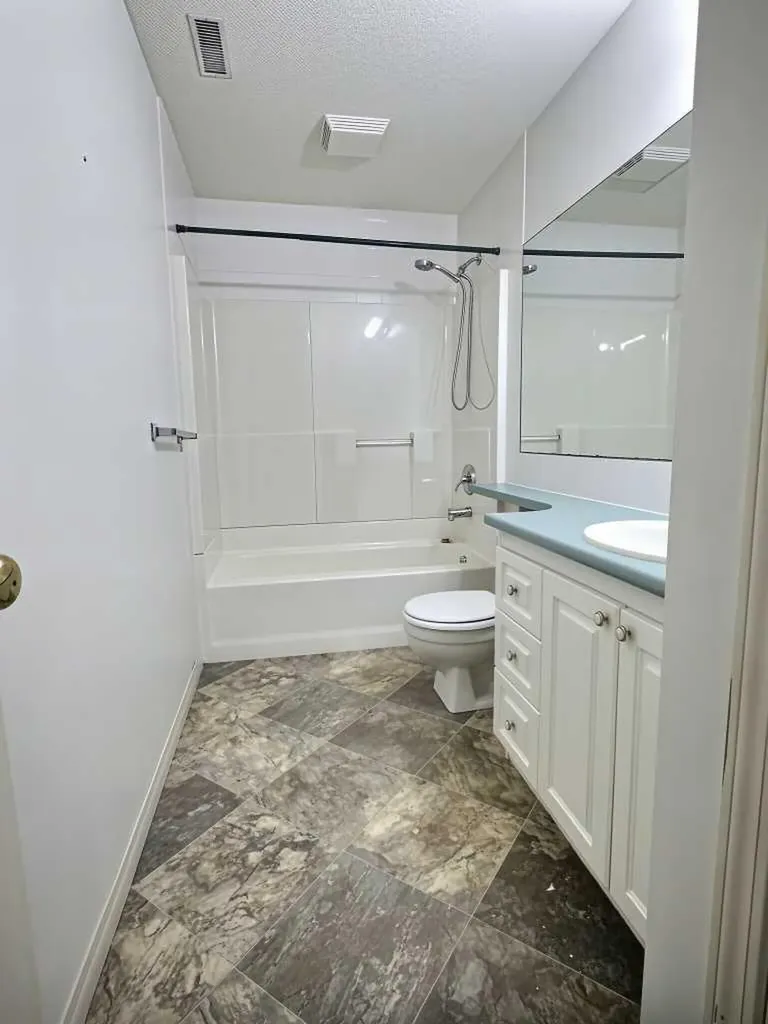 185 Tuscarora Close NW Calgary AB T3L 2E3