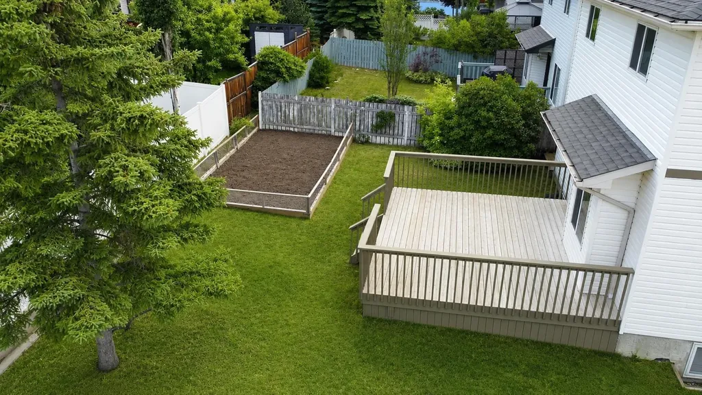 185 Tuscarora Close NW Calgary AB T3L 2E3