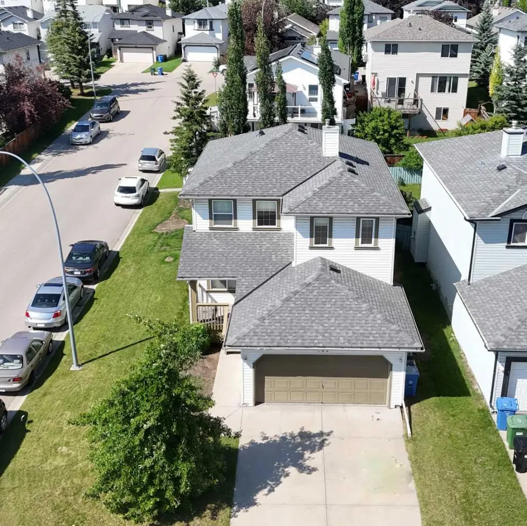 185 Tuscarora Close NW Calgary AB T3L 2E3