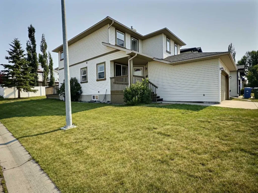 185 Tuscarora Close NW Calgary AB T3L 2E3