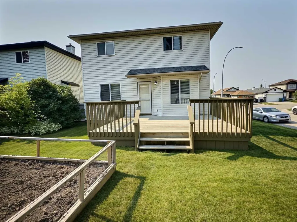 185 Tuscarora Close NW Calgary AB T3L 2E3