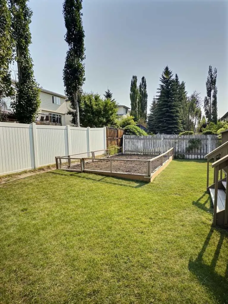 185 Tuscarora Close NW Calgary AB T3L 2E3