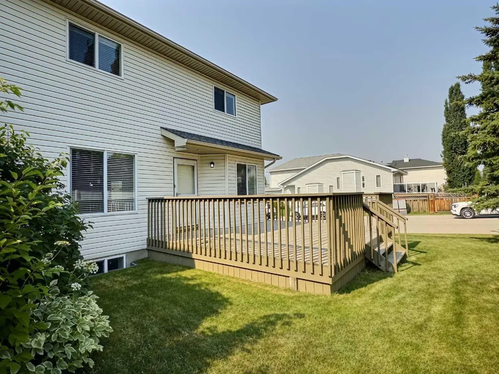 185 Tuscarora Close NW Calgary AB T3L 2E3