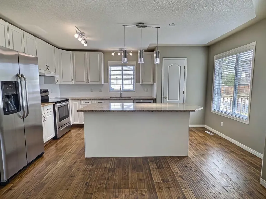 185 Tuscarora Close NW Calgary AB T3L 2E3