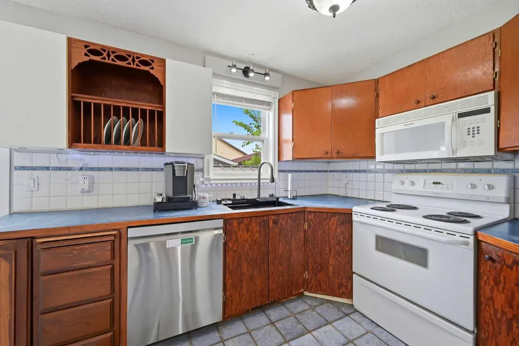 7 Falshire Close NE Calgary AB T3J 3A3