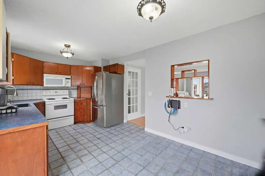 7 Falshire Close NE Calgary AB T3J 3A3