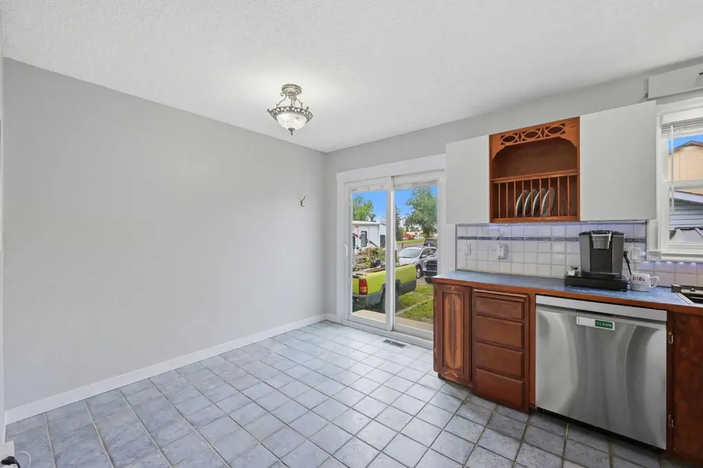 7 Falshire Close NE Calgary AB T3J 3A3