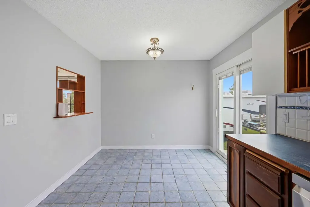 7 Falshire Close NE Calgary AB T3J 3A3