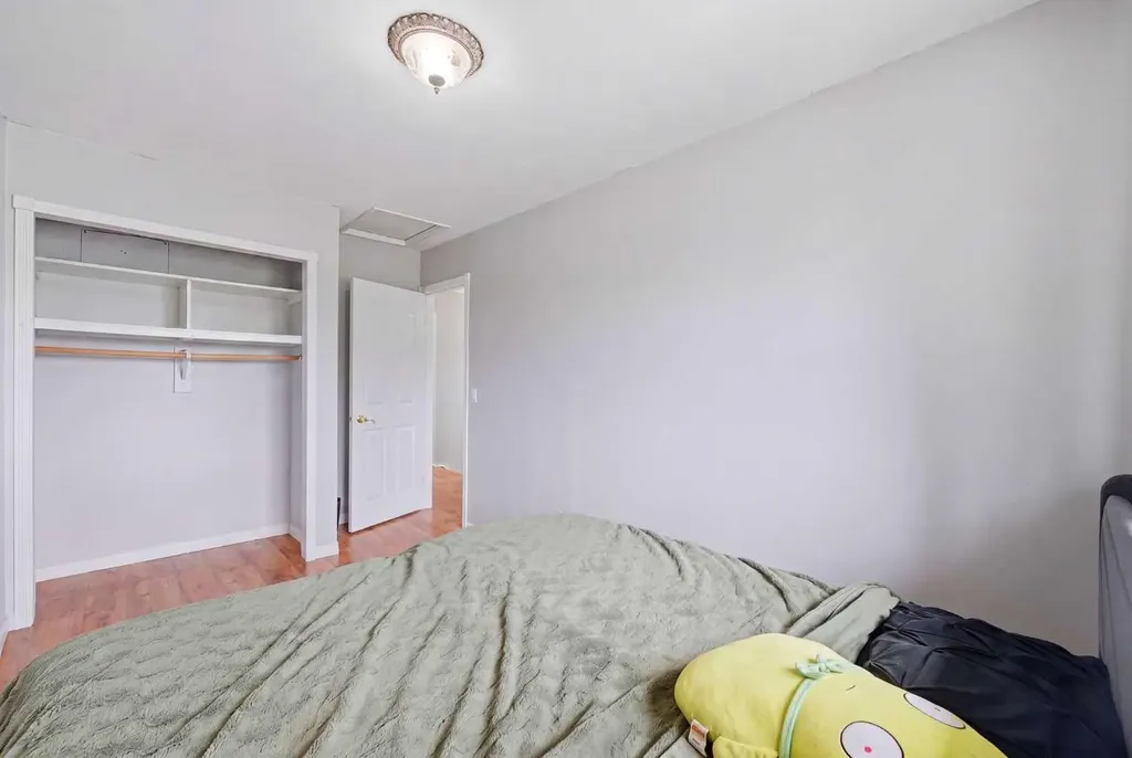 7 Falshire Close NE Calgary AB T3J 3A3