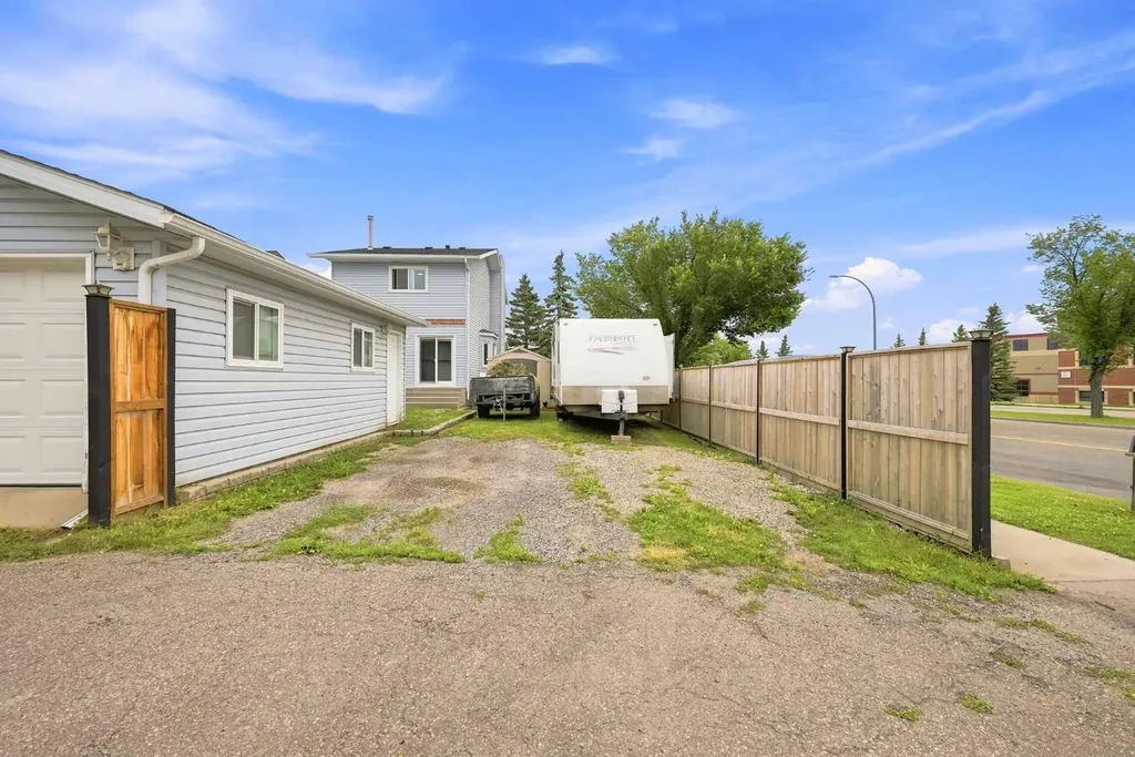 7 Falshire Close NE Calgary AB T3J 3A3