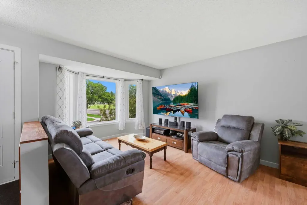 7 Falshire Close NE Calgary AB T3J 3A3