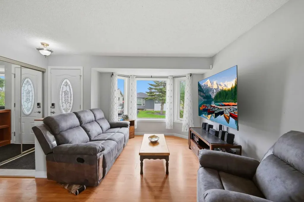 7 Falshire Close NE Calgary AB T3J 3A3