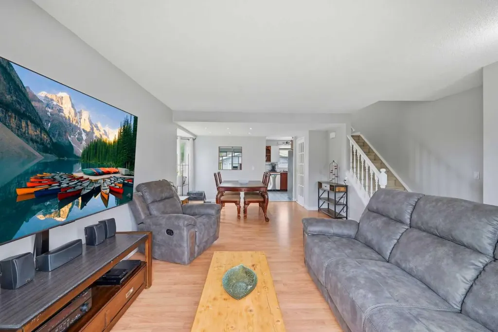 7 Falshire Close NE Calgary AB T3J 3A3