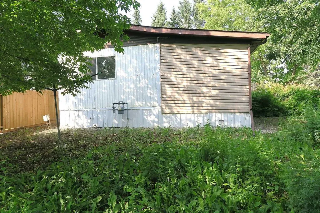 207 4 Street NW Sundre AB T0M 1X0