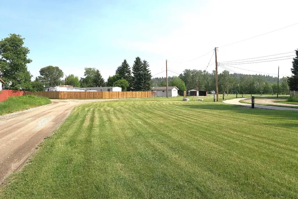 207 4 Street NW Sundre AB T0M 1X0