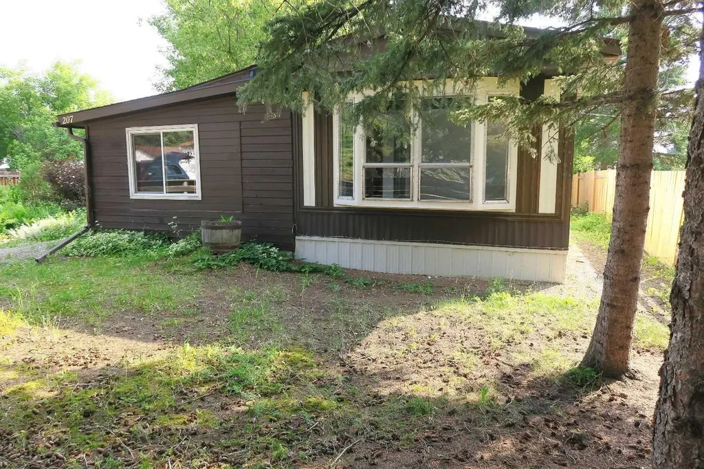207 4 Street NW Sundre AB T0M 1X0