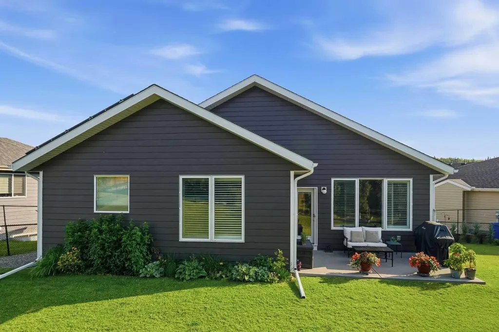 404 Seclusion Valley Drive NE Diamond Valley AB T0L2A0