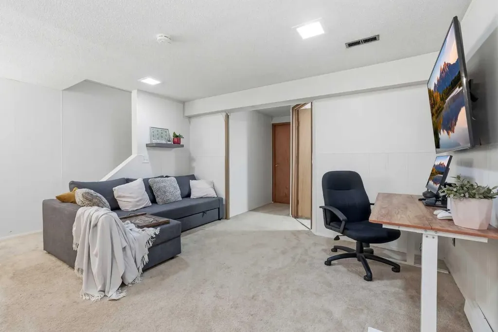 6503 Ranchview Drive NW Calgary AB T3G 1P2