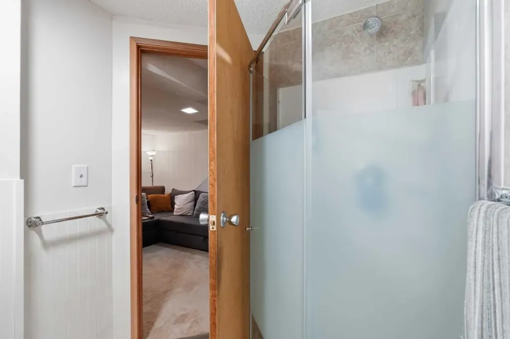 6503 Ranchview Drive NW Calgary AB T3G 1P2