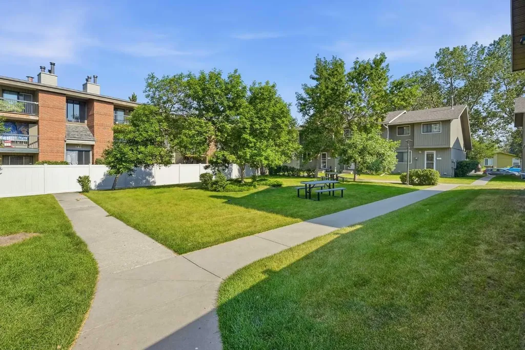 6503 Ranchview Drive NW Calgary AB T3G 1P2