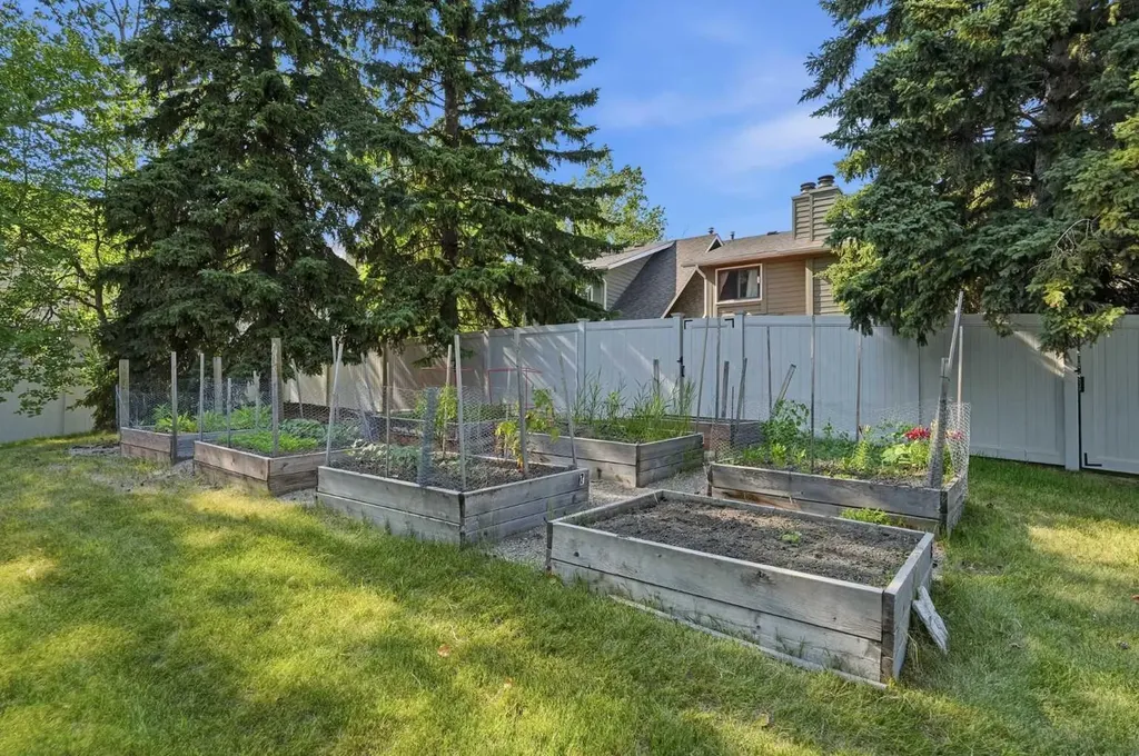 6503 Ranchview Drive NW Calgary AB T3G 1P2