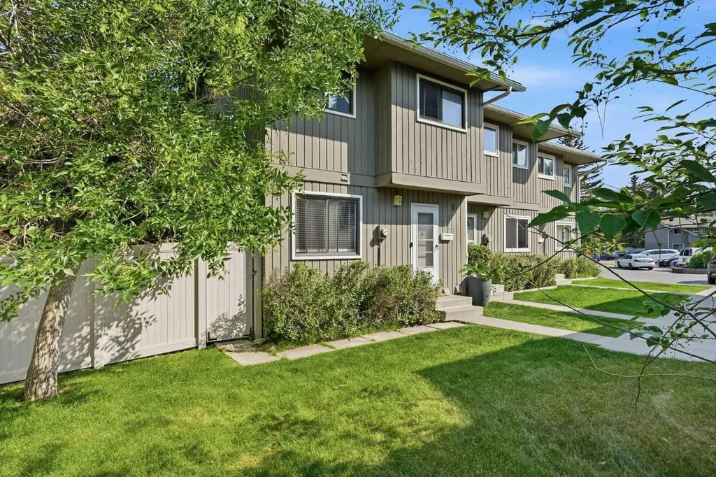 6503 Ranchview Drive NW Calgary AB T3G 1P2