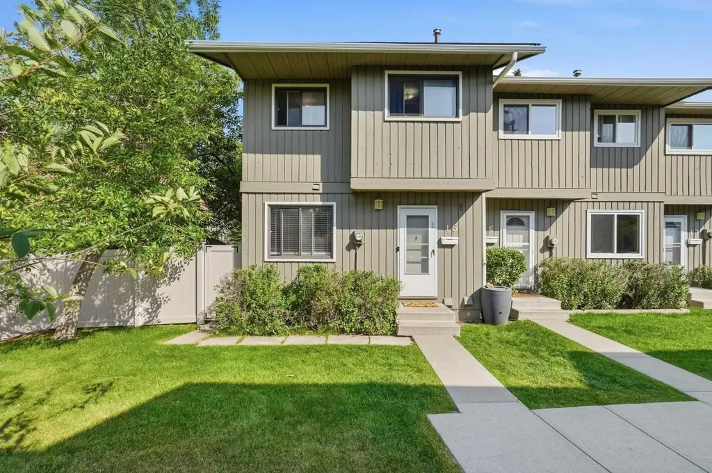 6503 Ranchview Drive NW Calgary AB T3G 1P2