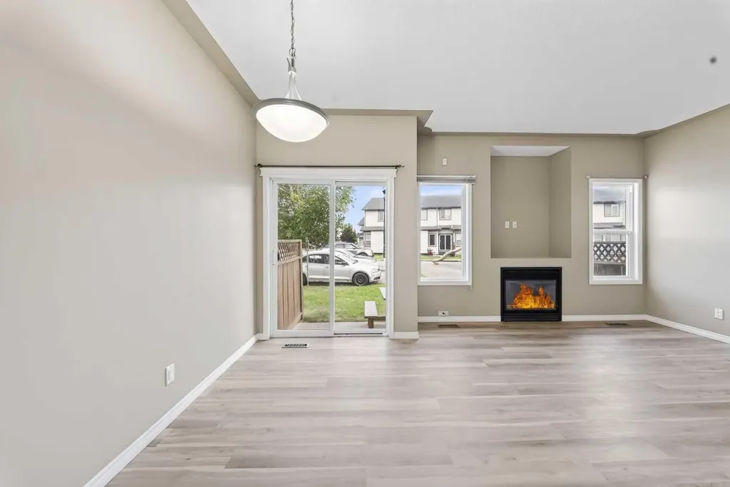 620 Luxstone Landing SW Airdrie AB T4B 0B5