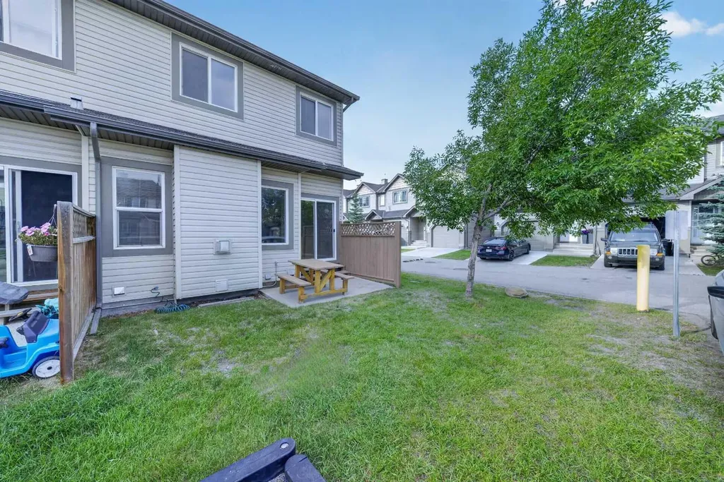 620 Luxstone Landing SW Airdrie AB T4B 0B5