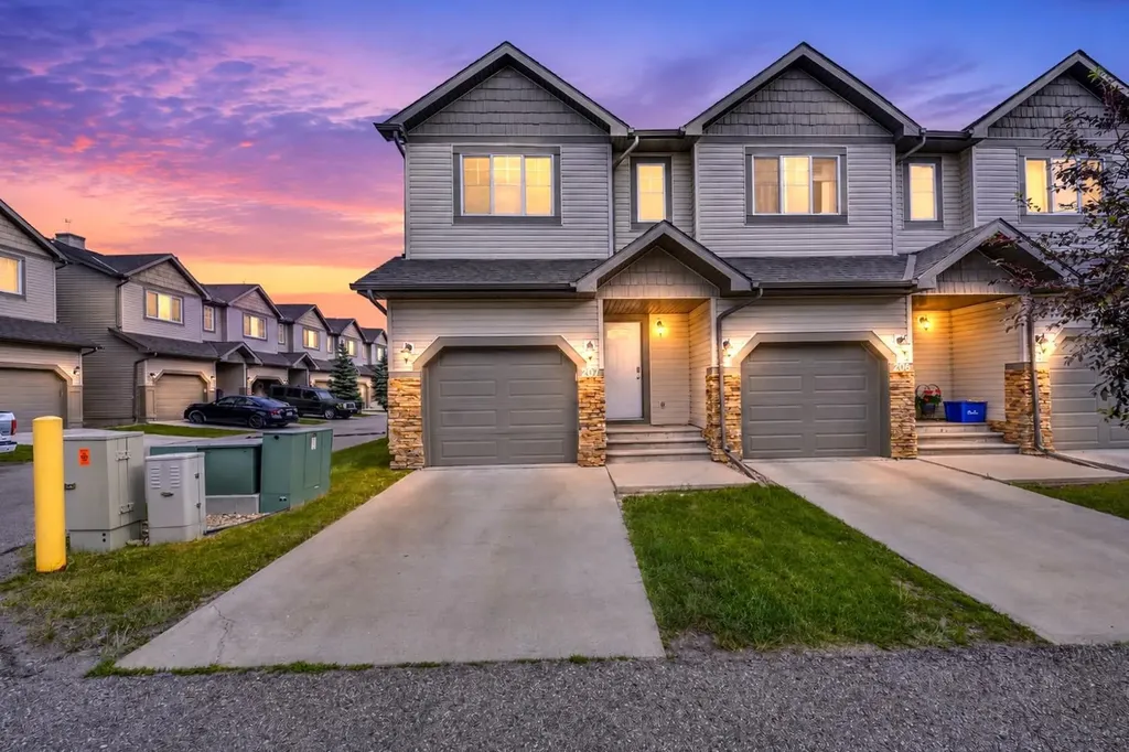 620 Luxstone Landing SW Airdrie AB T4B 0B5