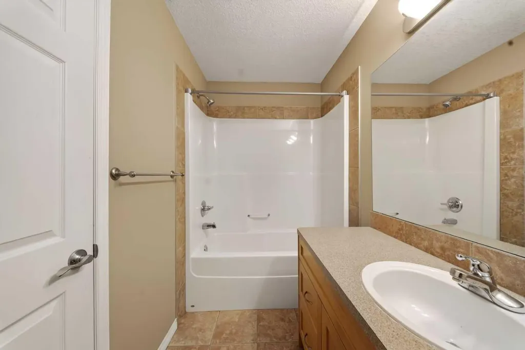 620 Luxstone Landing SW Airdrie AB T4B 0B5