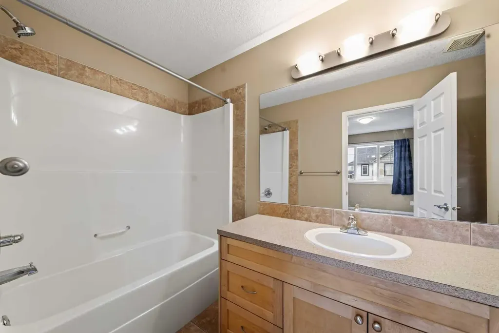 620 Luxstone Landing SW Airdrie AB T4B 0B5