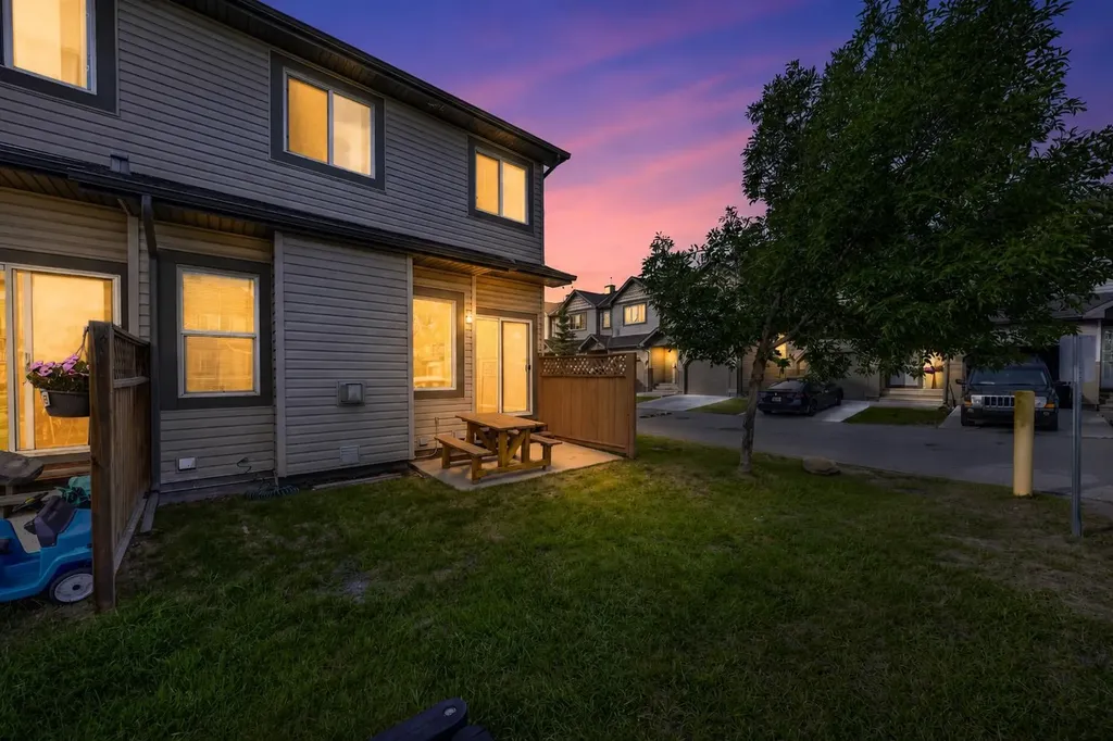 620 Luxstone Landing SW Airdrie AB T4B 0B5