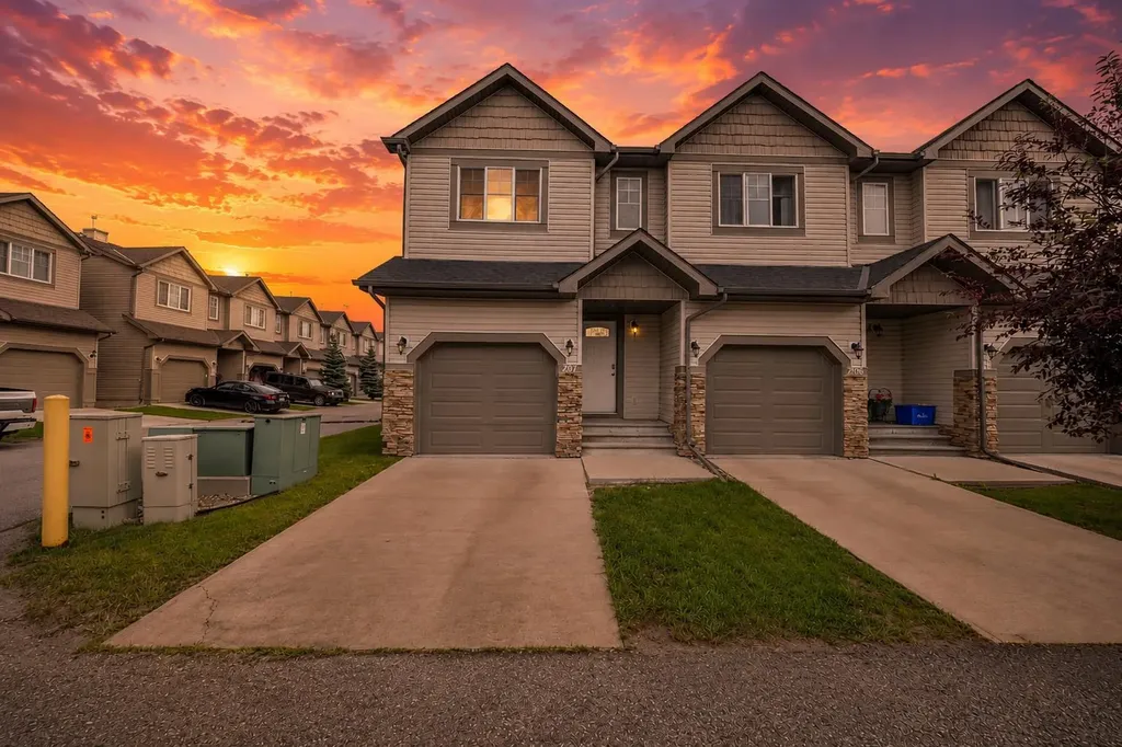 620 Luxstone Landing SW Airdrie AB T4B 0B5