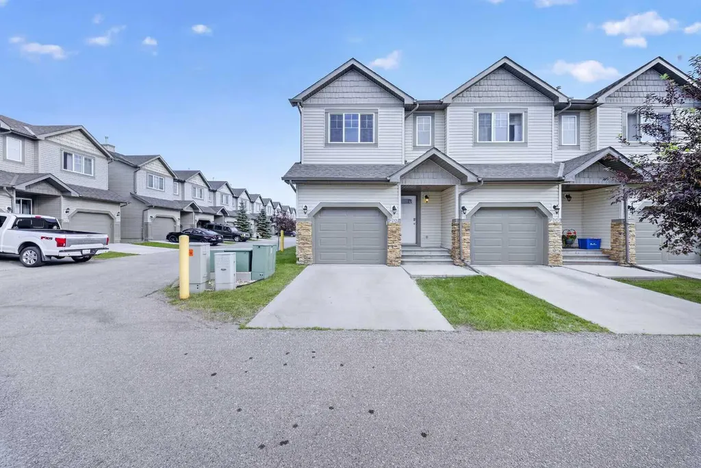 620 Luxstone Landing SW Airdrie AB T4B 0B5