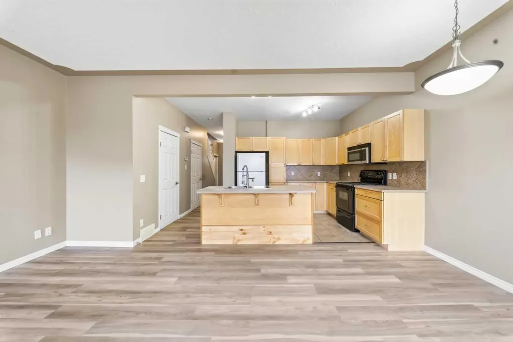 620 Luxstone Landing SW Airdrie AB T4B 0B5