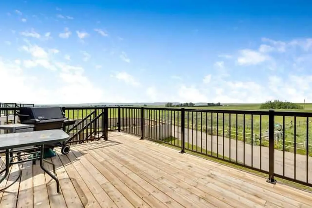 27 Gardner Close Rural Foothills County AB T0L 0P0