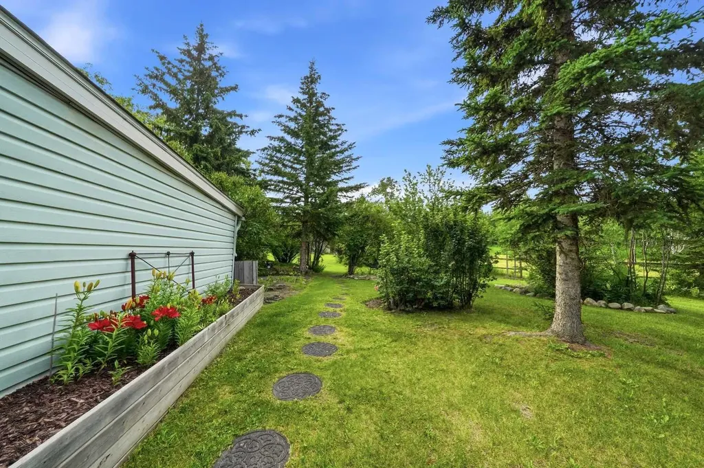 32545 Range Road 25 Rural Mountain View County AB T4H 4B9