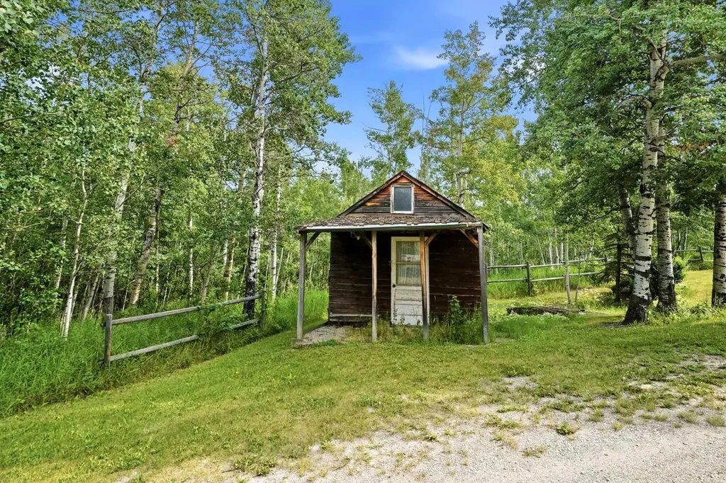 32545 Range Road 25 Rural Mountain View County AB T4H 4B9