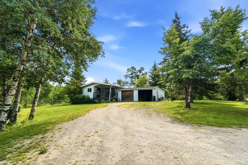 32545 Range Road 25 Rural Mountain View County AB T4H 4B9
