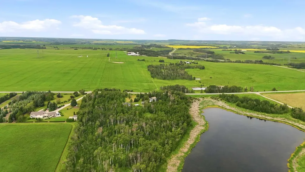32545 Range Road 25 Rural Mountain View County AB T4H 4B9