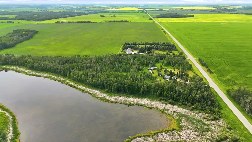 32545 Range Road 25 Rural Mountain View County AB T4H 4B9