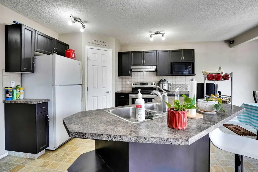 62 Covewood Manor Calgary AB T3K5P9
