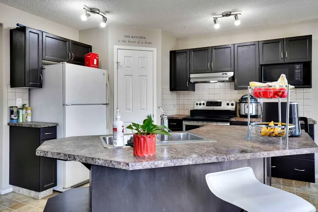 62 Covewood Manor Calgary AB T3K5P9