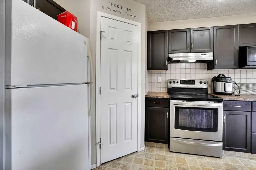 62 Covewood Manor Calgary AB T3K5P9