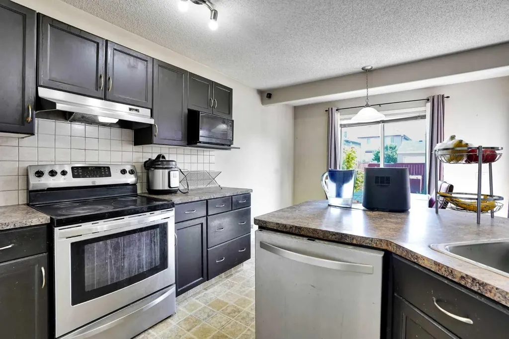 62 Covewood Manor Calgary AB T3K5P9