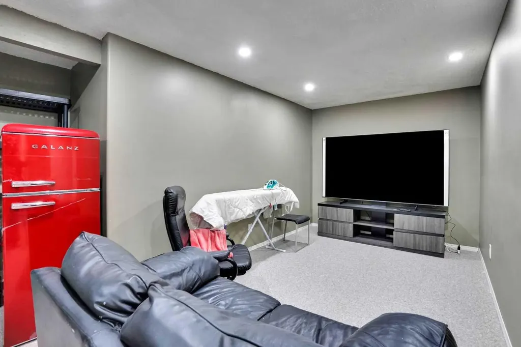 62 Covewood Manor Calgary AB T3K5P9