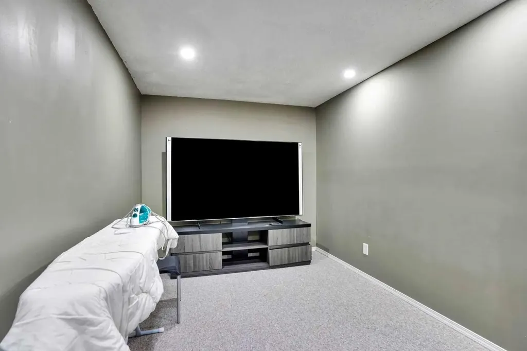 62 Covewood Manor Calgary AB T3K5P9
